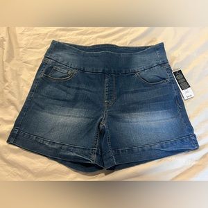 Hannah women’s shorts, size large